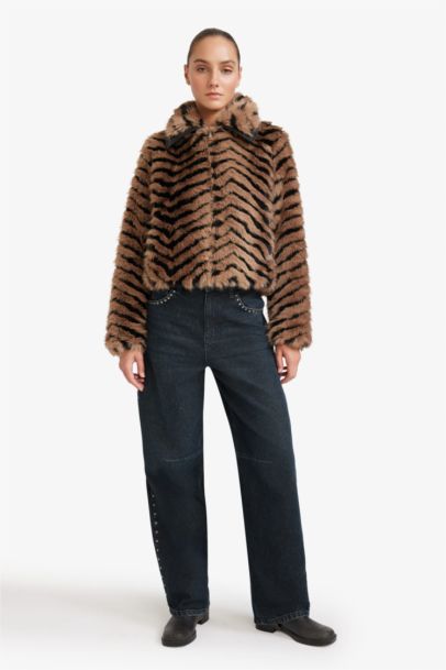 جاكيت فرو صناعي قصير قصة عادية