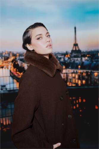 Afra x DeFacto Çıkarılabilir Suni Kürk Yaka Regular Fit Düğmeli Cepli Uzun Kaşe Kaban