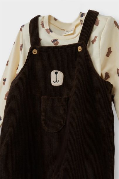 طقم اولادي تيشيرت بطبعة دب وسالويت مخمل قصة عادية - قطعتين