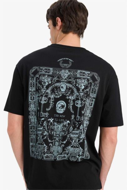 تيشيرت أوفر سايز قطن برقبة مستديرة وطبعة من الخلف