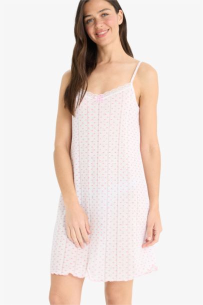 فستان بحمالات وقصة عادية من Fall in Love