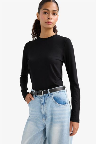 Slim Fit Crew Neck Long Sleeve T-shirt