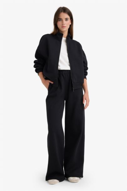 Straight Fit Pocketed Trousers