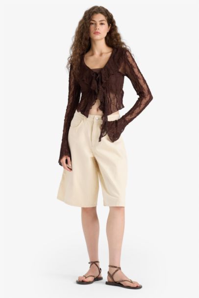 بلوزة  كم طويل قصة عادية برقبة V من الدانتيل