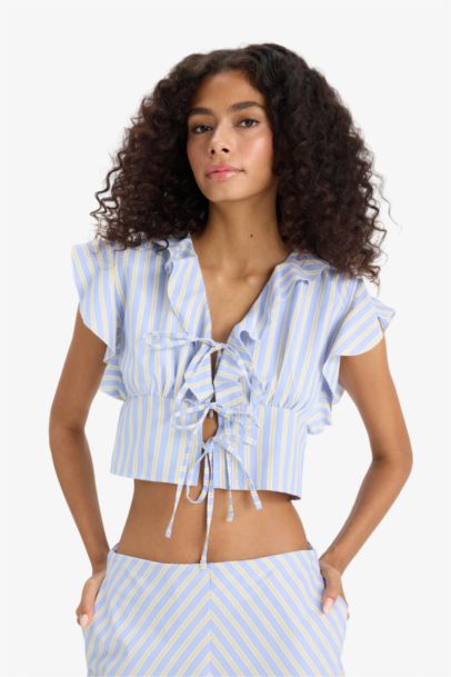 Облегающий топ с V-образным вырезом и полосками, завязывающийся спереди, без рукавов