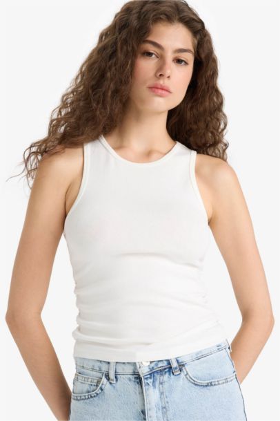 Fitted Crew Neck Basic White Tank Top