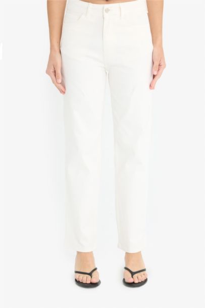Pantalon Jean blanc droit à taille normale et longueur cheville