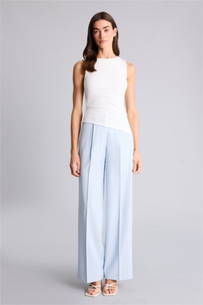 Débardeur slim asymétrique à col bateau