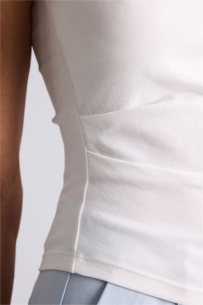 Débardeur slim asymétrique à col bateau