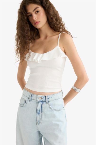 Slim Fit Dar Kesim Fırfırlı Yaka Beyaz Askılı Atlet