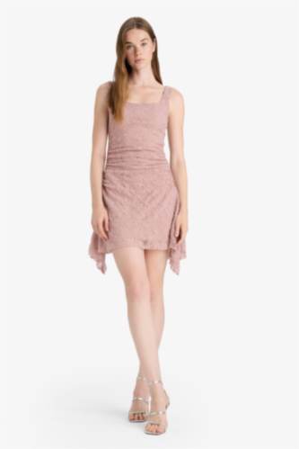 Mini Robe en dentelle à bretelles et col carré