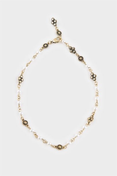 Woman Golden Necklace With Pearl Details