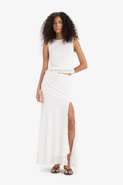 A Cut Lace Normal Waist Midi Knitted Skirt