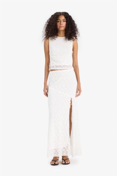 A Cut Lace Normal Waist Midi Knitted Skirt