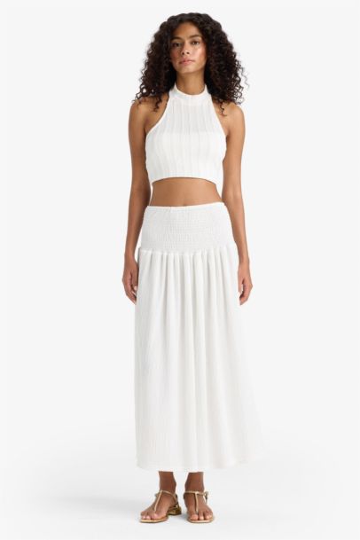 Белая макси-юбка А-силуэта с высокой талией и рюшами