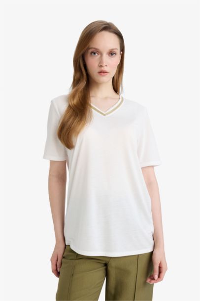 Футболка Regular Fit с V-образным вырезом и коротким рукавом