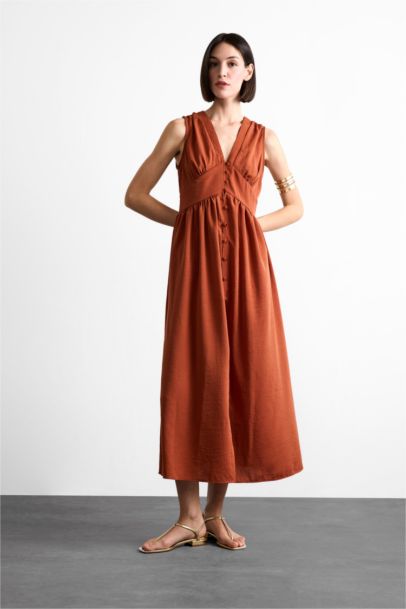 V Neck Buttoned Sleeveless Maxi Dress