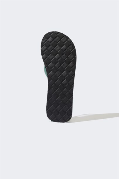 Kadın Düz Taban Parmak Arası Terlik