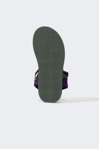 صندل نسائي بكعب مسطح