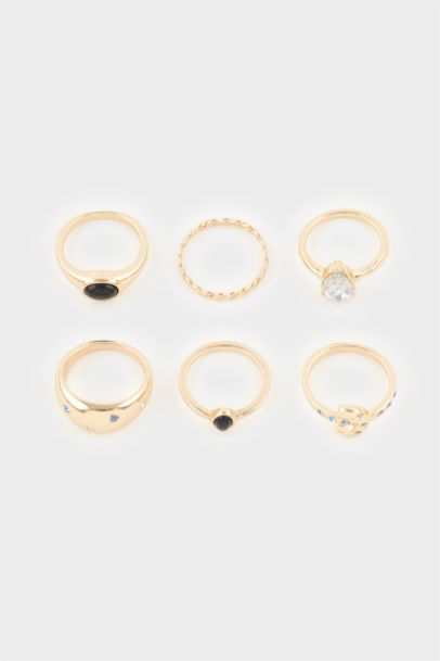 Woman 6 piece Gold Rings