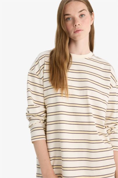 Loose Fit Long Sleeve Sweatshirt