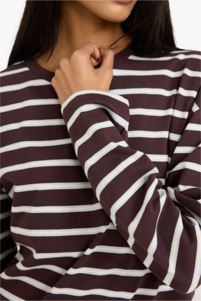 Loose Fit Long Sleeve Sweatshirt