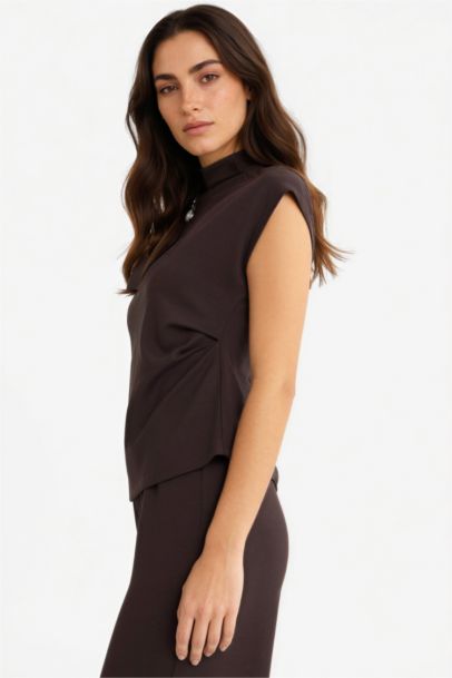 بلوزة كت بيكيه سليم فيت هاي كول