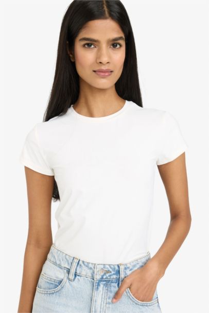 T-shirt slim basique blanc à col rond et manches courtes