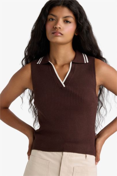 Fitted Polo Neck Knit Sleeveless Blouse