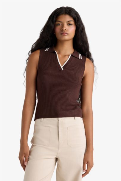 Fitted Polo Neck Knit Sleeveless Blouse