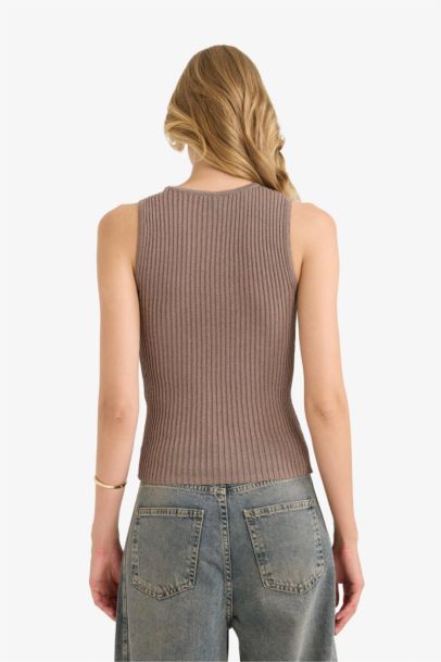 Fitted Crew Neck Knit Blouse