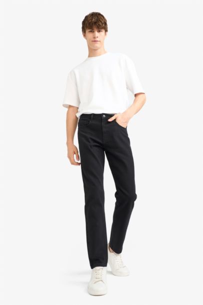 Джинсы Regular Tapered Fit с прямыми штанинами