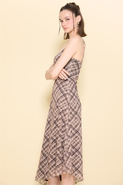 V Yaka Kareli Tül Askılı Midi Elbise