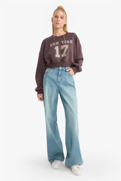 Cropped Fit Crew Neck Printed Thick Fabric Sweatshirt