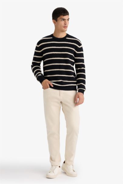 بلوز تريكو قصة عادية بياقة مستديرة