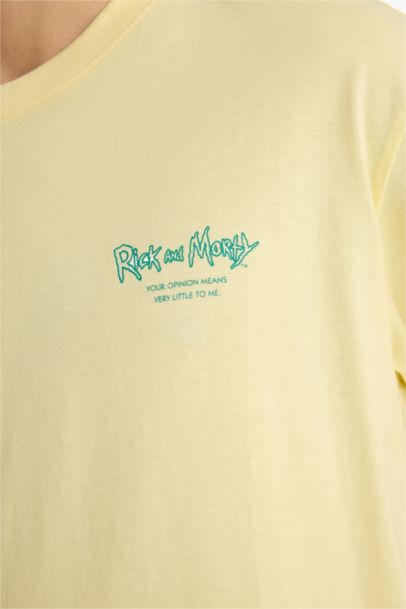 تيشيرت نص كم اوفر سايز برقبة مستديرة من ريك ومورتي