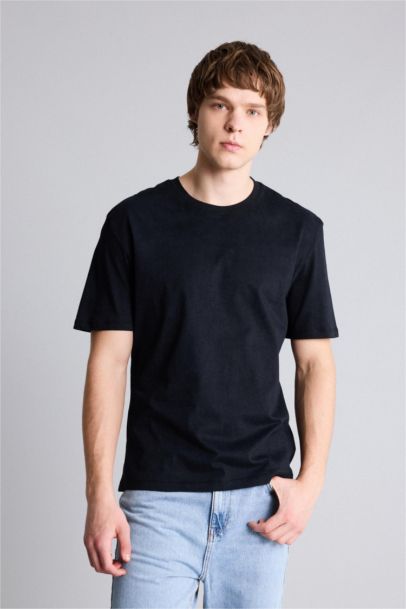 تيشيرت نص كم قصة عادية بياقة مستديرة