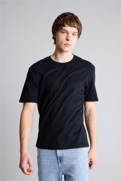 تيشيرت نص كم قصة عادية بياقة مستديرة