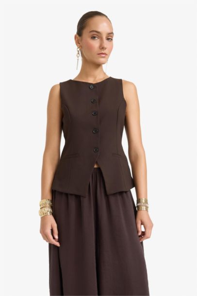 Gilet slim à col rond à boutons