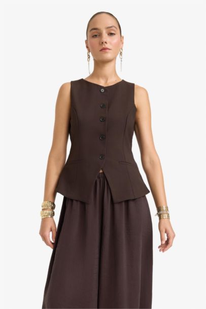 Gilet slim à col rond à boutons