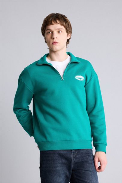 سويت شيرت مطبوع أوفر سايز بياقة عالية بساق بسحاب