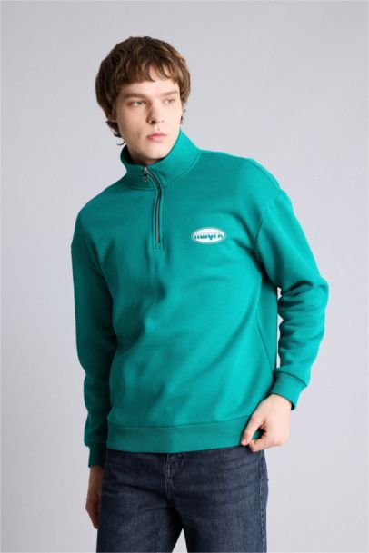 سويت شيرت مطبوع أوفر سايز بياقة عالية بساق بسحاب