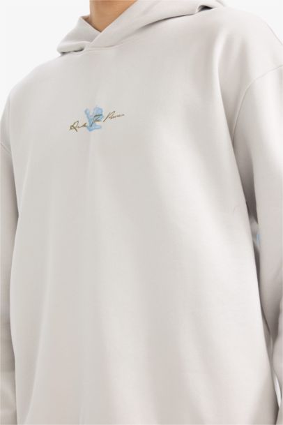 سويت شيرت مطبوع أوفر سايز بياقة عالية