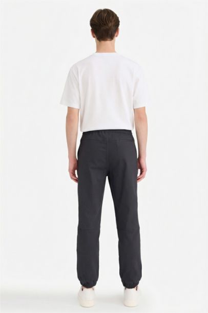 بنطرون جوجر قصة عادية ورجل مطاطي