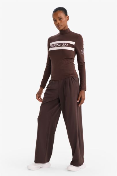 Pantalon de sport longueur cheville et jambes larges