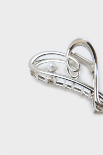 توكة شعر حريمي فضي على شكل قلب