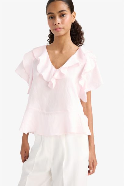 بلوزة نص كم قصة عادية بياقة V