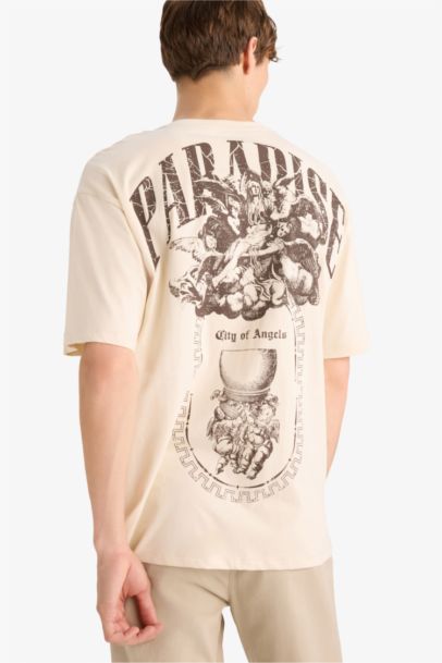 تيشيرت قطن قصة عادية برقبة مستديرة بطبعة من الخلف