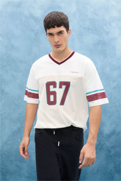 Boxy Fit V Yaka Baskılı Kısa Kollu Tişört