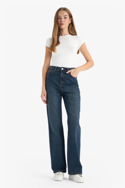 سروال جينز وايد ليج برجل عادي